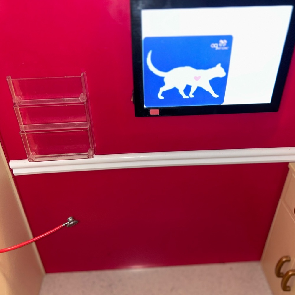 Our Generation Pink Play Veterinary Clinic Playset - Picture 12 of 13